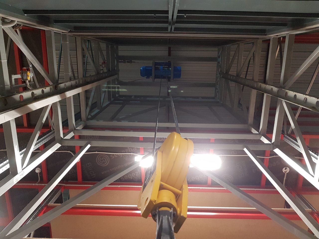 Подъемник в металлокаркасной шахте, 1500 кг, Ростов-на-Дону