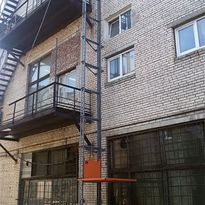 Консольный грузовой подъемник